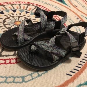 Women’s blue and purple Chacos